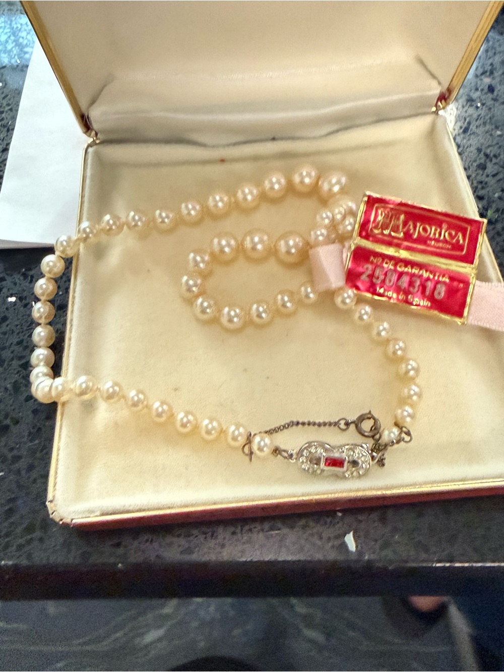 MAJESTICA Cream Pearl Necklace with Decorative Clasp